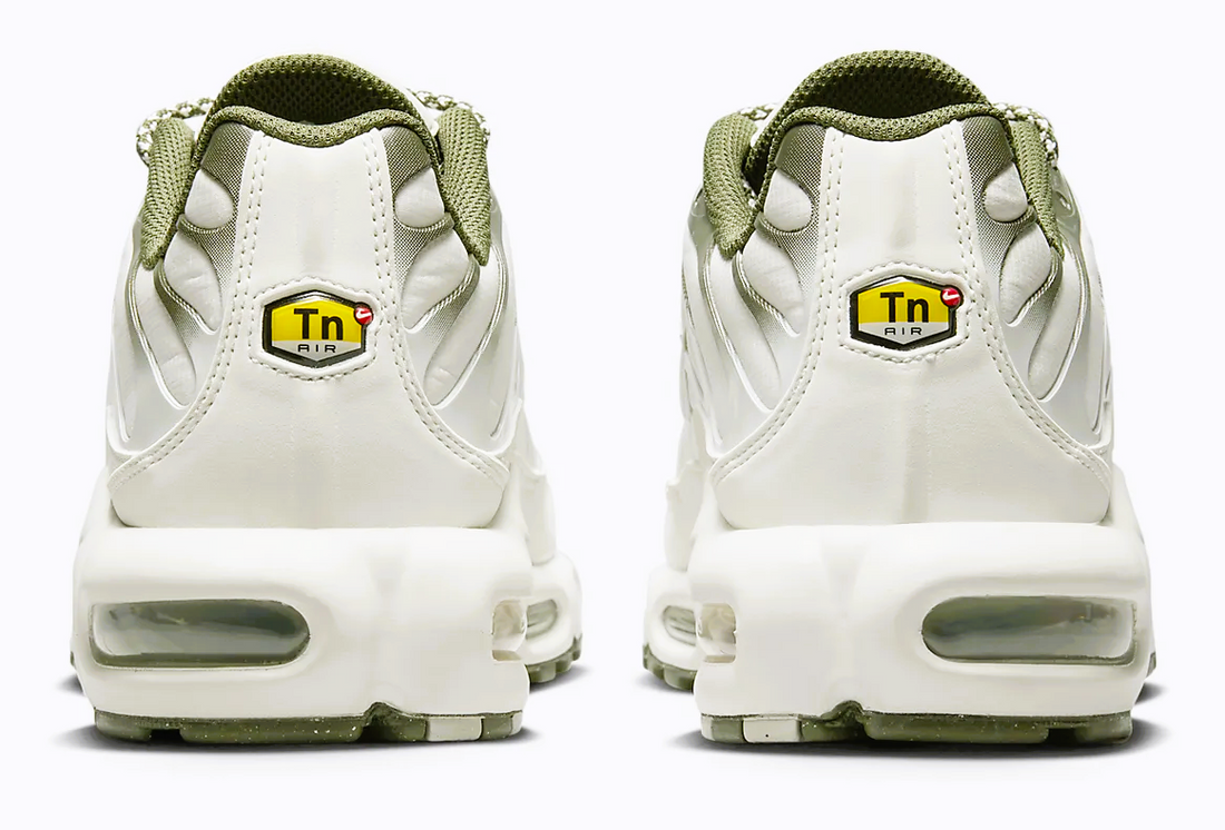 NIKE AIR MAX PLUS.