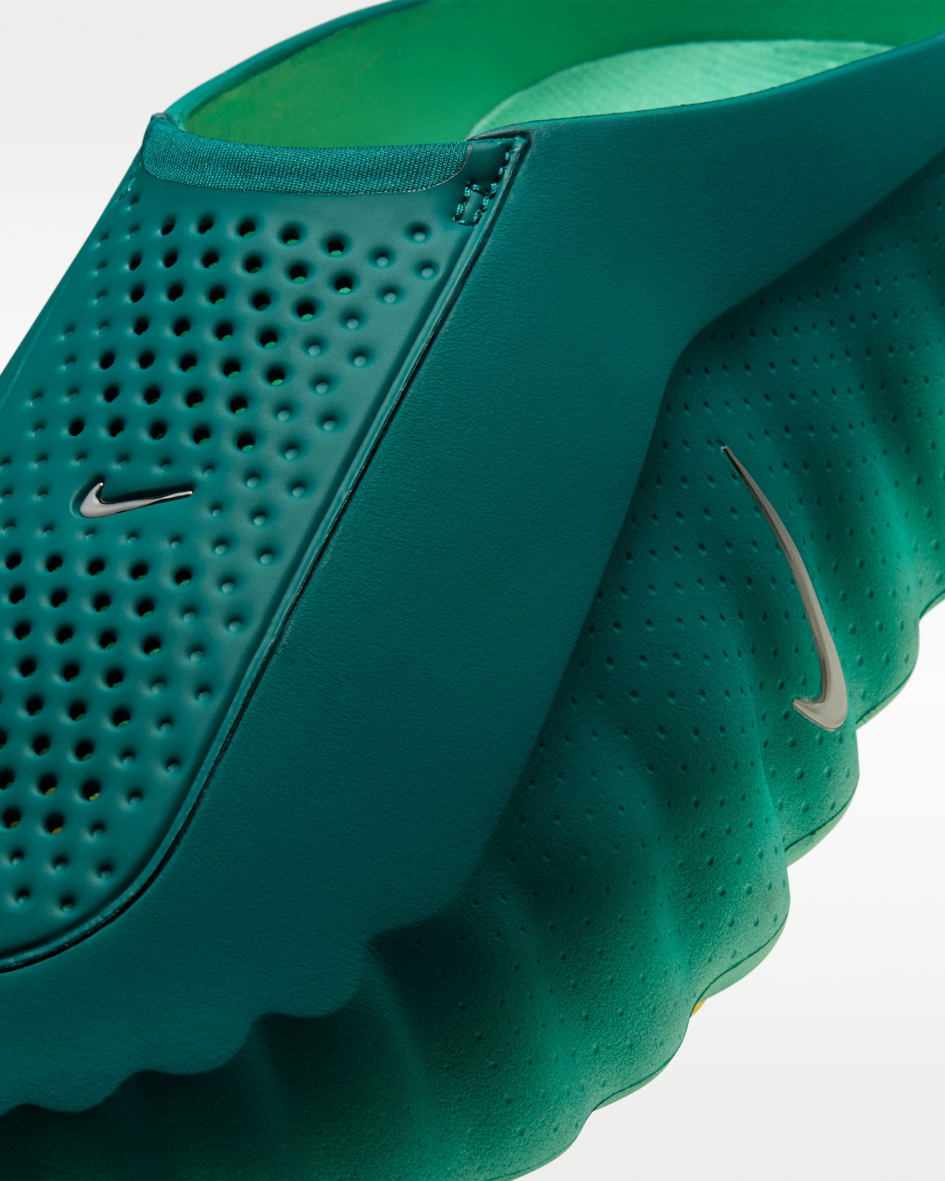 Nike Mind 001
Men's Pregame Mules