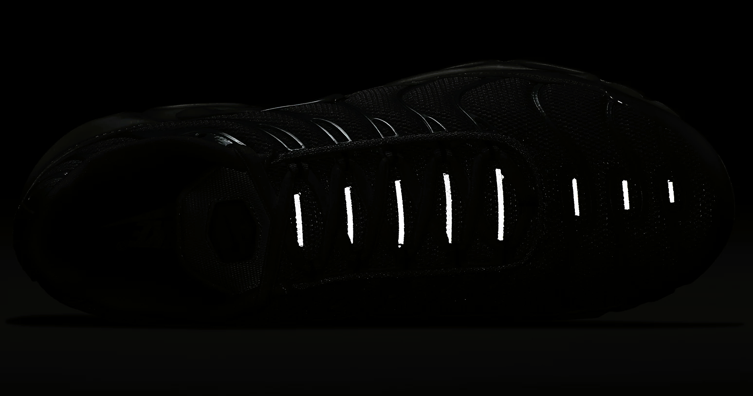 NIKE AIR MAX PLUS